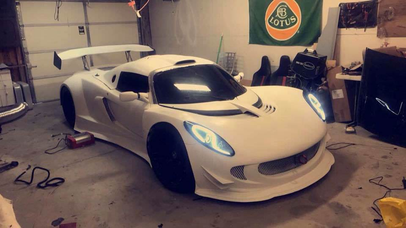Illustration for article titled Praise All That Is Unholy: Here's A BMW V10 Swapped Into A Lotus Elise